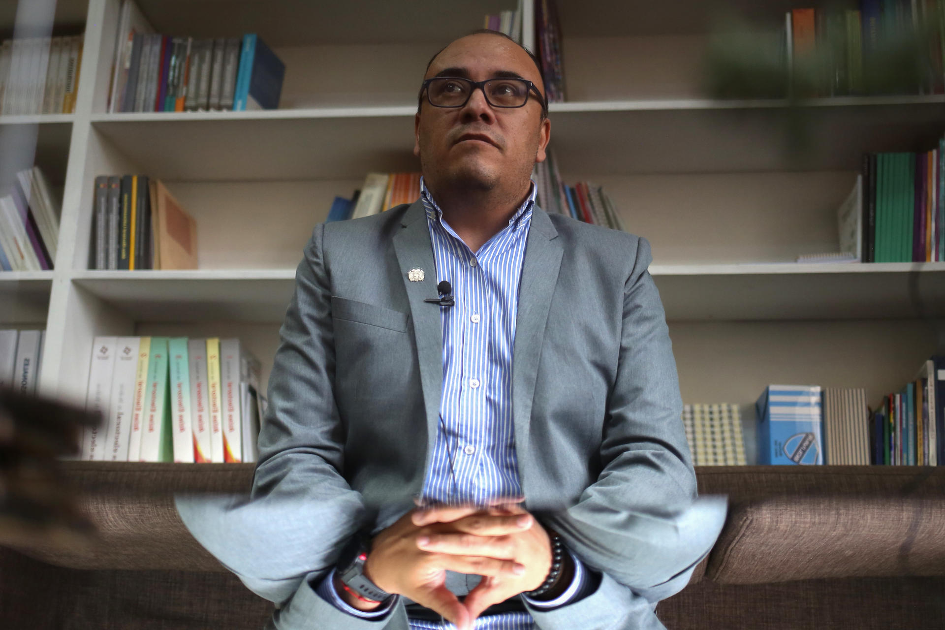 El vocal del Tribunal Supremo Electoral (TSE), Gustavo Ávila, habla durante una entrevista con EFE este miércoles, en La Paz (Bolivia). EFE/Luis Gandarillas