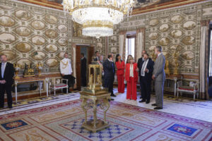 El rey Felipe VI durante la inauguración de la Casa del Labrador en el Real Sitio de Aranjuez, tras su reciente rehabilitación integral, estee miércoles. EFE/ Zipi