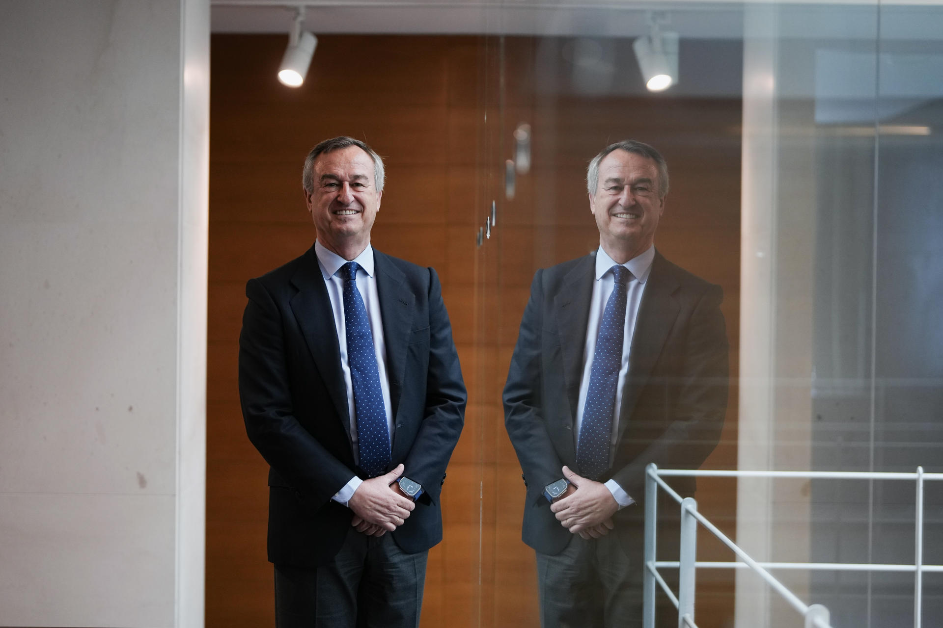 El consejero delegado de Banco Sabadell, César González-Bueno, en una entrevista con EFE antes de que el viernes acabe el plazo de aceptación de la opa, ha dicho que ve imposible que el BBVA consiga el 50 % de los derechos de voto con su opa y ha dicho que en la recta final de la oferta la entidad velará por que no haya inversores que jueguen a "calentar el mercado, porque eso es manipulación". EFE/Borja Sánchez-Trillo 
Entrevista al CEO de Banco Sabadell, César González Bueno en la sede del Banco en la calle Serrano
