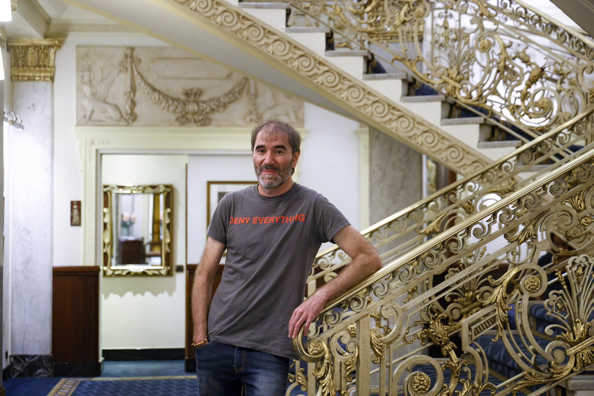 El historiador Enrique Faes reconstruye en su ensayo 'El agente suizo' la vida de Georges Laurent, relacionado en los años 50 con la fuga de capitales en la España de Franco, una obra que ha presentado este lunes en Barcelona. EFE/Quique García