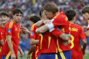 Jugadores de España celebran en un partido del grupo C de la Copa Mundial Sub-20. EFE/ Elvis González