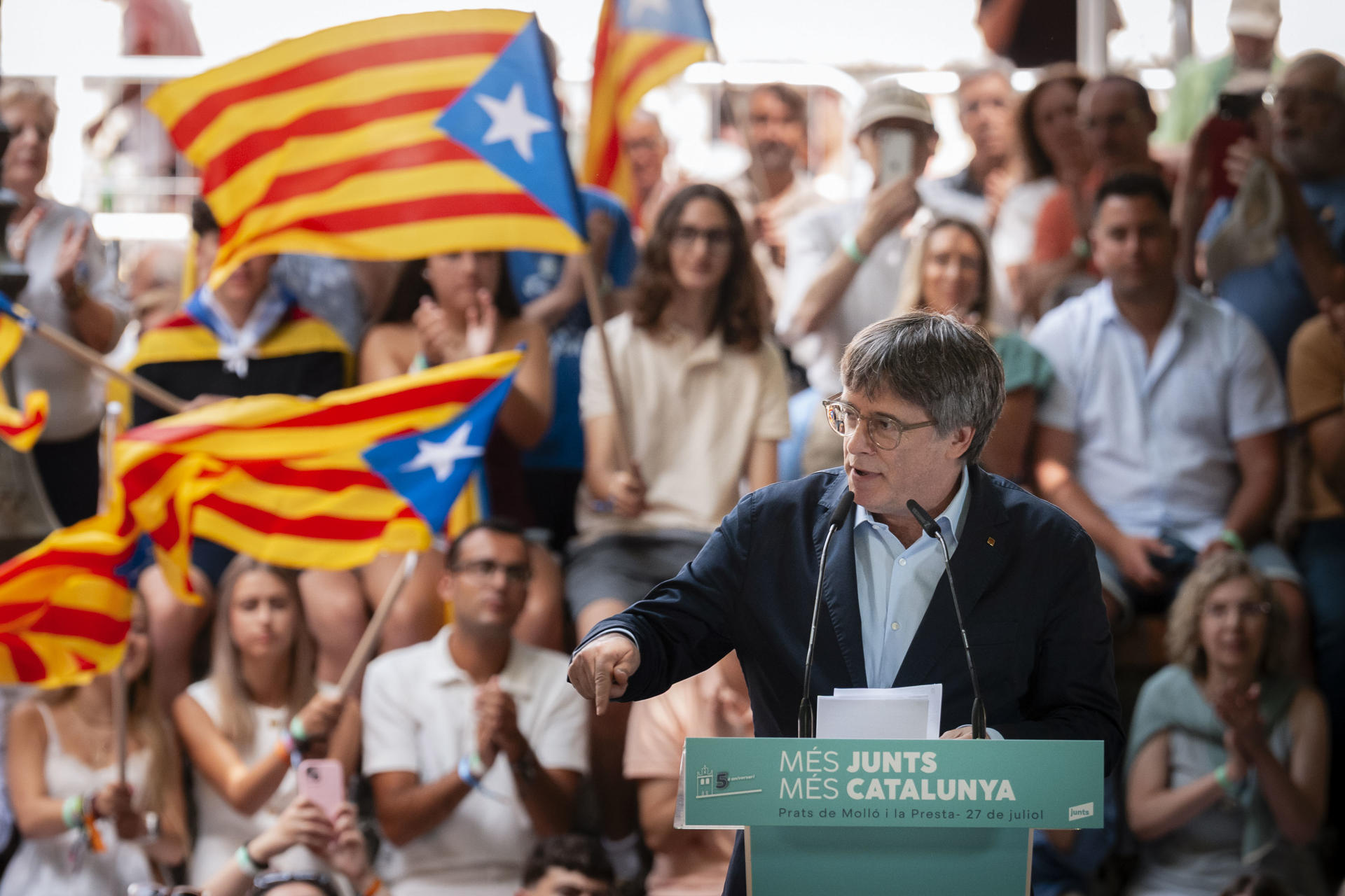 Imagen de archivo ( 27/07/2025) .- El expresidente de la Generalitat Carles Puigdemont participa en el acto con motivo del quinto aniversario de la fundación de Junts per Catalunya como partido este en Prats de Molló (Francia). EFE/ David Borrat