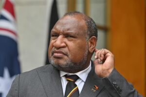 CAMBERRA (Australia), 06/10/2025.- El primer ministro de Papúa Nueva Guinea, James Marape, tras la firma de un tratado de Defensa con Australia. EFE/EPA/MICK TSIKAS NO ARCHIVING AUSTRALIA AND NEW ZEALAND OUT