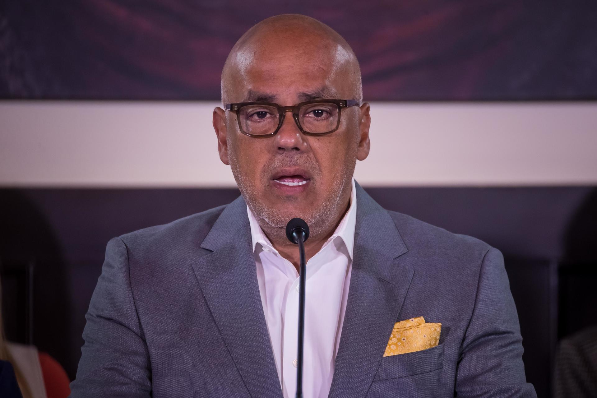 Fotografía de archivo del jefe negociador del Gobierno de Venezuela y presidente de la Asamblea Nacional venezolana, Jorge Rodríguez, durante una rueda de prensa, en Caracas (Venezuela). EFE/Miguel Gutiérrez