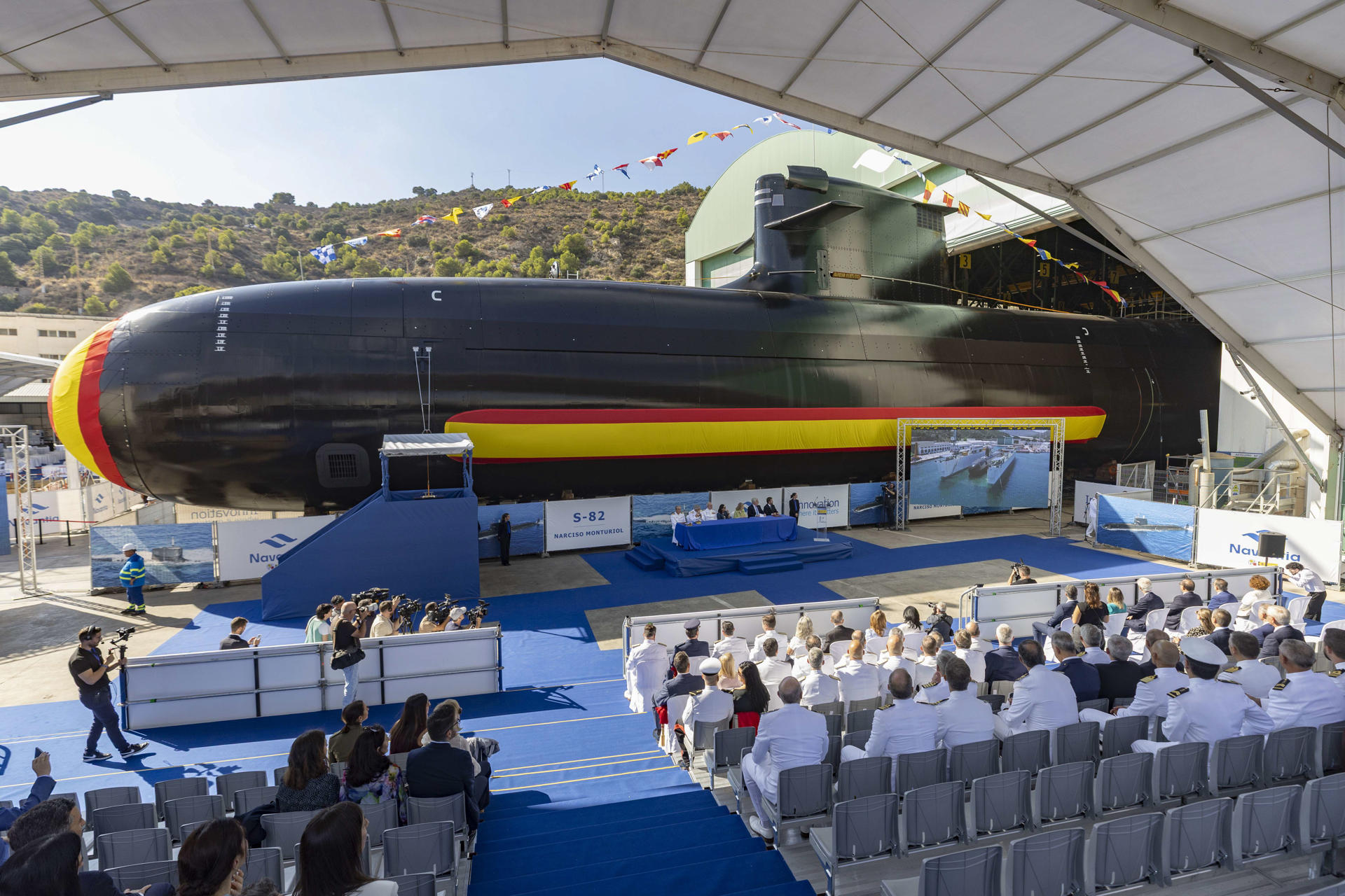 Vista del submarino S-82 Narciso Monturiol durante el acto de puesta a flote el pasado viernes en el astillero de Navantia en Cartagena. EFE/Marcial Guillén
