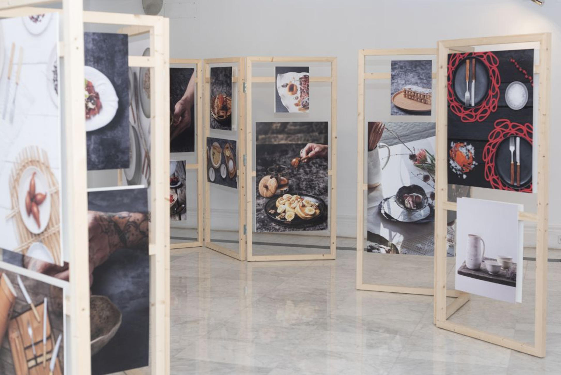 La Casa de Galicia en Madrid acoge desde este viernes una exposición de la iniciativa 'Artesanía no prato', que muestra muchas de las piezas de artesanos gallegos que sirven para emplatar las creaciones de algunos de los mejores cocineros de esa comunidad y de otros chefs españoles reconocidos internacionalmente. EFE/ Leandro Mercado / Fundación Pública Artesanía de Galicia / SOLO USO EDITORIAL/SOLO DISPONIBLE PARA ILUSTRAR LA NOTICIA QUE ACOMPAÑA (CRÉDITO OBLIGATORIO)