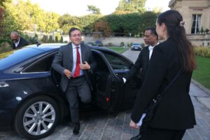 El ministro de Asuntos Exteriores de España, José Manuel Albarés, llega a una reunión ministerial sobre la implementación del plan de paz en Oriente Medio en el Quai d'Orsay, el Ministerio de Europa y Asuntos Exteriores de Francia, en París, Francia, el 9 de octubre de 2025. Israel y Hamas acordaron el 9 de octubre de 2025 un alto el fuego en Gaza para liberar a los rehenes vivos restantes, en un paso importante hacia el fin de una guerra que ha matado a decenas de miles de personas y desencadenado una catástrofe humanitaria. (Francia, España) EFE/EPA/THOMAS SAMSON / POOL MAXPPP OUT