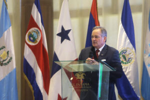 El ministro de Ambiente de Panamá, Juan Carlos Navarro, en una foto de archivo. EFE/ Carlos Lemos