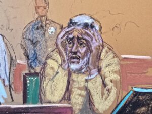 Fotografía de un dibujo realizado por la artista Jane Rosenberg donde aparece Sean Combs mientras uno de sus hijos rinde declaración durante su juicio este viernes, en un tribunal de Nueva York (EE.UU). EFE/Jane Rosenberg