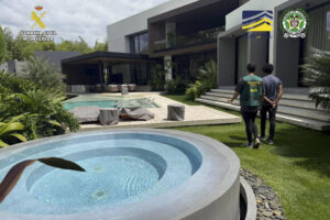 La Guardia Civil y la Policía Nacional de Colombia han desarticulado una red de 'narcos invisibles,' o de cuarta generación, que sería responsable de introducir 120 toneladas de cocaína al año en Europa, en una operación en la que se han intervenido 10 toneladas de esta droga. EFE/Guardia Civil