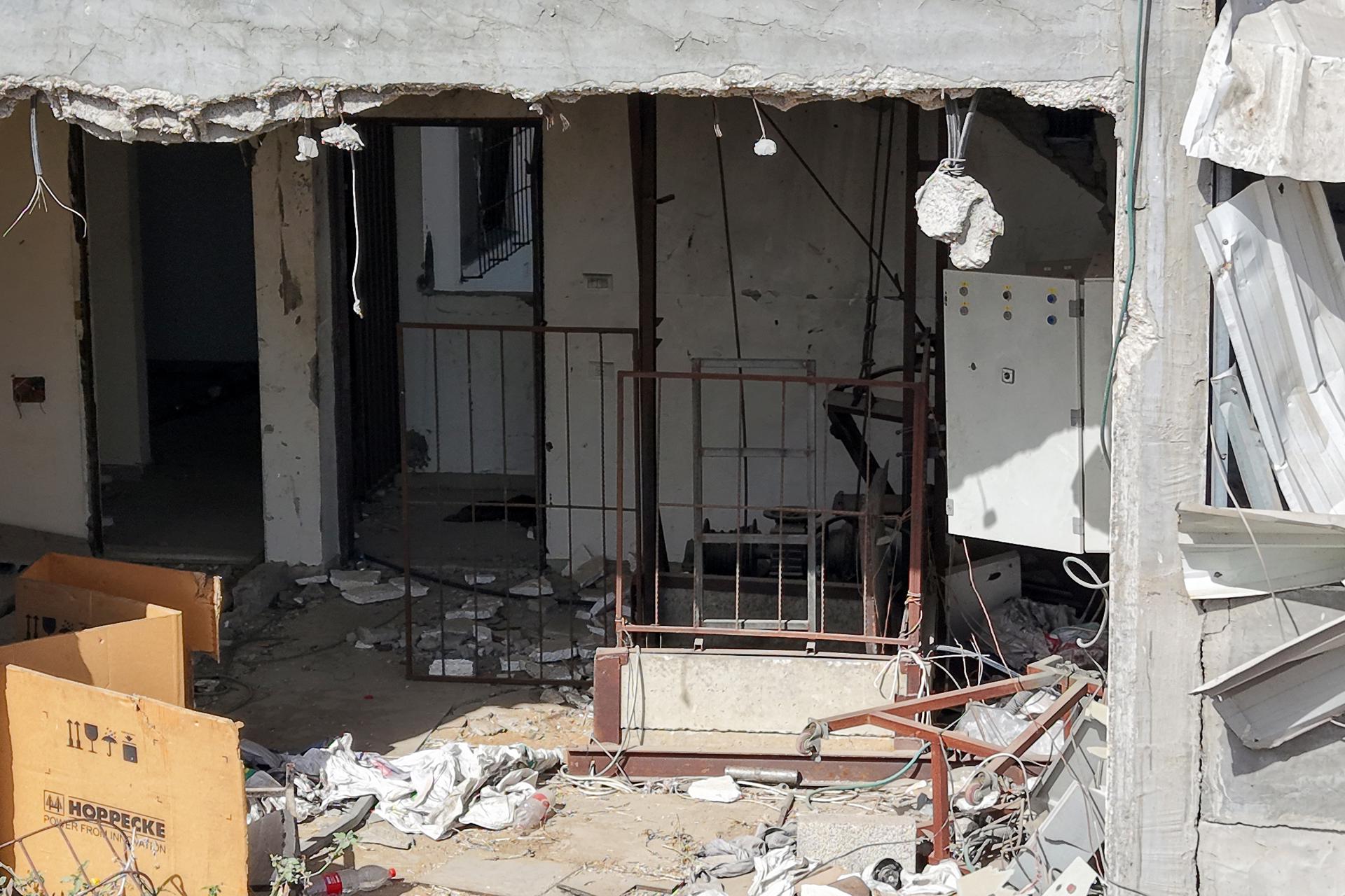 Jerusalén/Gaza, 4 oct (EFE).- Los hospitales de la Franja de Gaza registraron al menos 29 muertos este sábado hasta las 14.00 hora local (11.00 GMT) por fuego israelí, tras la aceptación de Hamás de abrir una negociación para implementar el plan de Donald Trump para el territorio. EFE/EPA/JACK GUEZ / POOL --PHOTO TAKEN DURING A CONTROLLED TOUR AND SUBSEQUENTLY EDITED UNDER THE SUPERVISION OF THE ISRAELI MILITARY--
