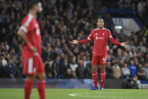 Van Dijk, en la derrota ante el Chelsea. EFE/EPA/VINCE MIGNOTT.