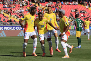 Jugadores de Colombia celebran un gol en un partido de octavos de final de la Copa Mundial Sub-20 . EFE/ Benjamín Hernández