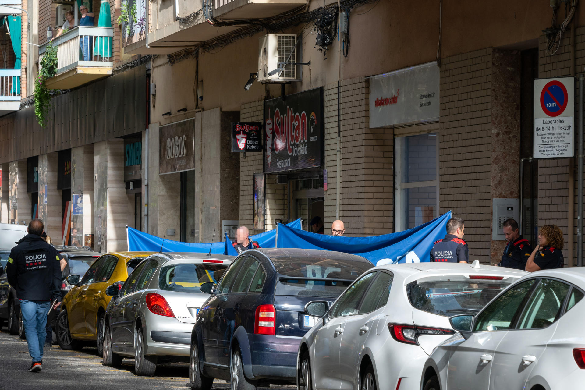Los Mossos d'Esquadra han detenido a un hombre de 78 años por presuntamente haber matado a tiros a su yerno, que era agente de la Policía de la Generalitat, en plena calle, en el barrio de Cappont de Lleida, según ha avanzado el diario Segre y han confirmado a EFE fuentes cercanas a la investigación. EFE/Alex López