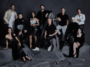 Imagen del reparto de 'Puñales por la espalda. De entre los muertos', película que inaugura el miércoles 8 de octubre el Festival de cine de Londres. No está al nivel de Cannes, Venecia o Berlín, pero cada año el Festival de Londres se convierte en una cita imprescindible para los amantes del cine, que tienen la oportunidad de descubrir las mejores película del año y algunos estrenos interesantes. Así que quien no quiera esperar hasta diciembre para verla en Netflix, puede viajar a la capital londinense para ver el filme de apertura -el miércoles 8-, la tercera entrega de la saga 'Knives Out' ('Puñales por la espalda'), protagonizada por Daniel Craig. Además de 'Frankenstein', 'No Other Choice' o 'The Voice of Hind Rajab'. EFE/ Frank Ockenfels/Netflix SOLO USO EDITORIAL/SOLO DISPONIBLE PARA ILUSTRAR LA NOTICIA QUE ACOMPAÑA (CRÉDITO OBLIGATORIO)