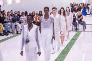 Modelos presentan creaciones de la colección Primavera/Verano 2026 de la diseñadora griega Pelagia Kolotouros para Lacoste durante la Semana de la Moda de París, en París, Francia. EFE/EPA/CHRISTOPHE PETIT TESSON