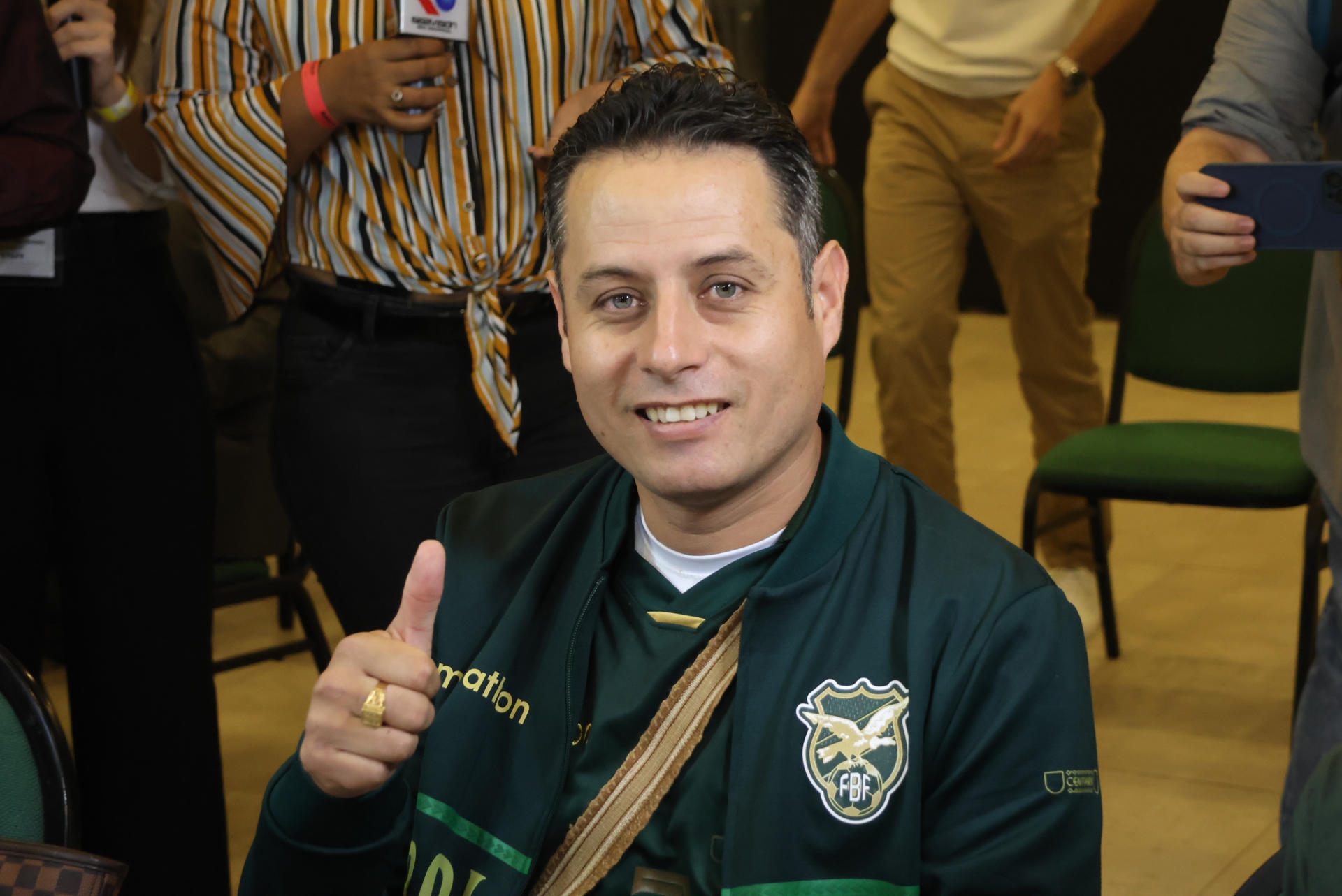El candidato a la Vicepresidencia de Bolivia Edman Lara, del Partido Demócrata Cristiano (PDC), durante un debate vicepresidencial este domingo, en Santa Cruz (Bolivia). EFE/ Juan Carlos Torrejón