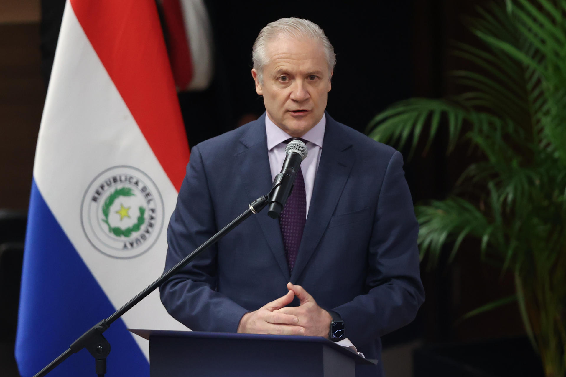 El gerente regional Sur del Banco de Desarrollo de América Latina y el Caribe, Jorge Srur, habla durante la inauguración del Foro Latinoamericano y del Caribe de la Competencia de la Organización para la Cooperación y el Desarrollo Económico (OCDE) y el Banco Interamericano de Desarrollo (BID) este martes, en Asunción (Paraguay). EFE/ Juan Pablo Pino