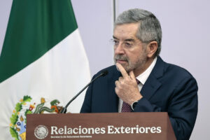 Fotografía tomada el 3 de septiembre de 2025, del canciller de México, Juan Ramón de la Fuente hablando durante una rueda de prensa, en la Ciudad de México (México). EFE/ José Méndez