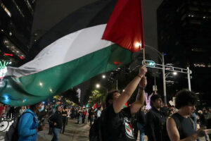 Manifestantes pro-Palestina se manifiestan en México tras la detención por parte de Israel de varias personas que viajaban en la flotilla humanitaria con destino a Gaza.
EFE/ Madla Hartz