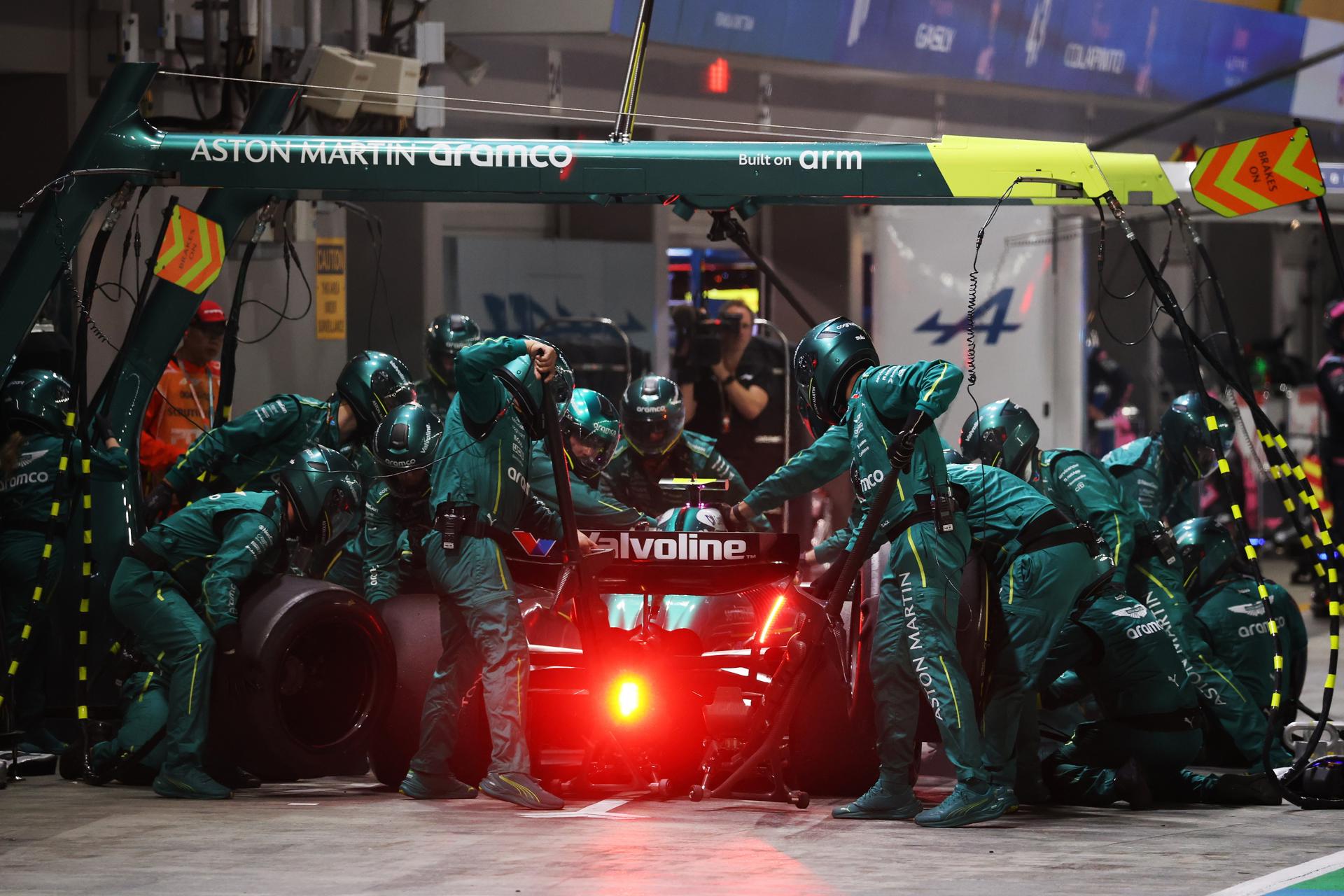 El español Fernando Alonso (Aston Martin), en el Gran Premio de Singapur, EFE/EPA/FAZRY ISMAIL