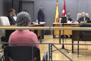 Imagen de archivo del juicio contra la enfermera del ambulatorio de Kabieces en Santurtzi (Bizkaia), que simulaba vacunar a los niños, pero que en realidad no lo hacía. EFE/Jon Garai
