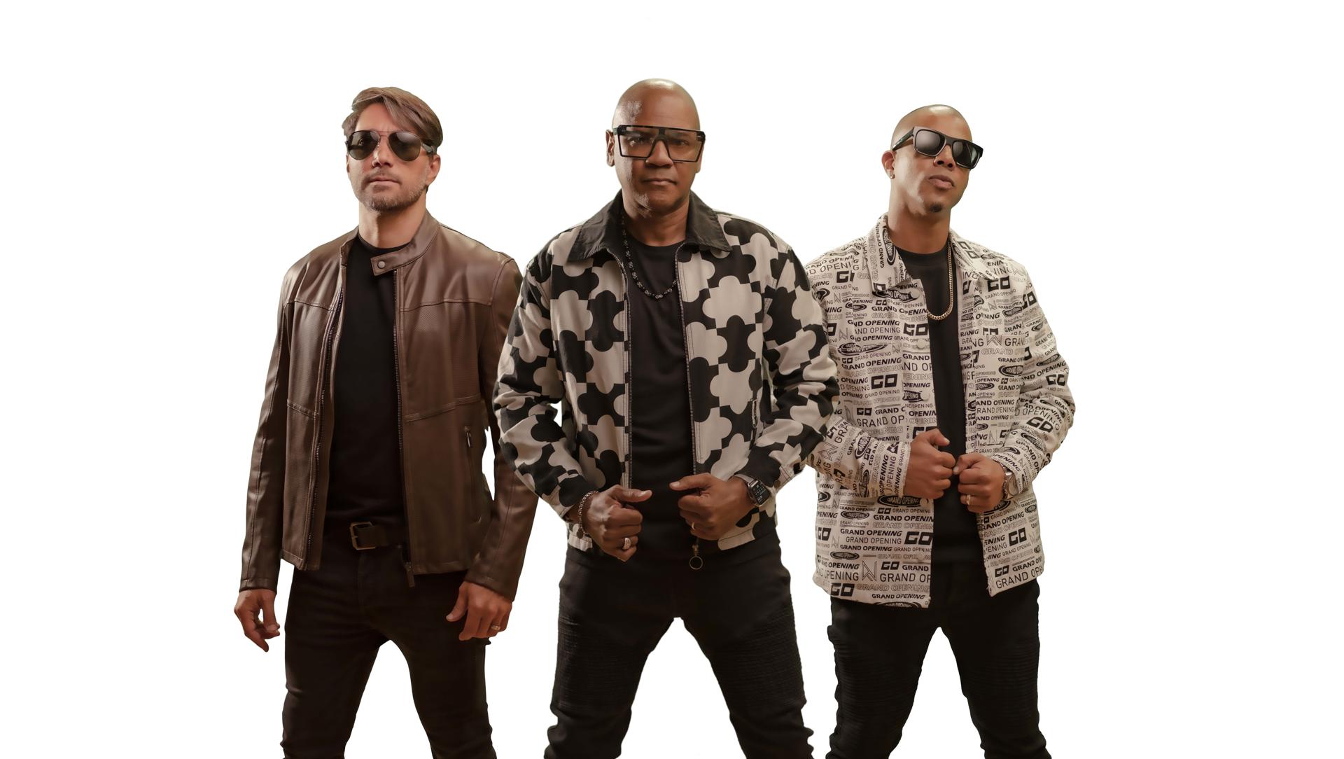Fotografía cedida por Media Force Global donde aparecen los integrantes del grupo Proyecto Uno. El cantante y productor dominicanoestadounidense Nelson Zapata, fundador del grupo Proyecto Uno, dijo en una entrevista con EFE que su reciente álbum 'Back in da House' llega como una "onda positiva de diversión", "especialmente en estos tiempos tan difíciles que estamos viviendo mundialmente". EFE/Media Force Global