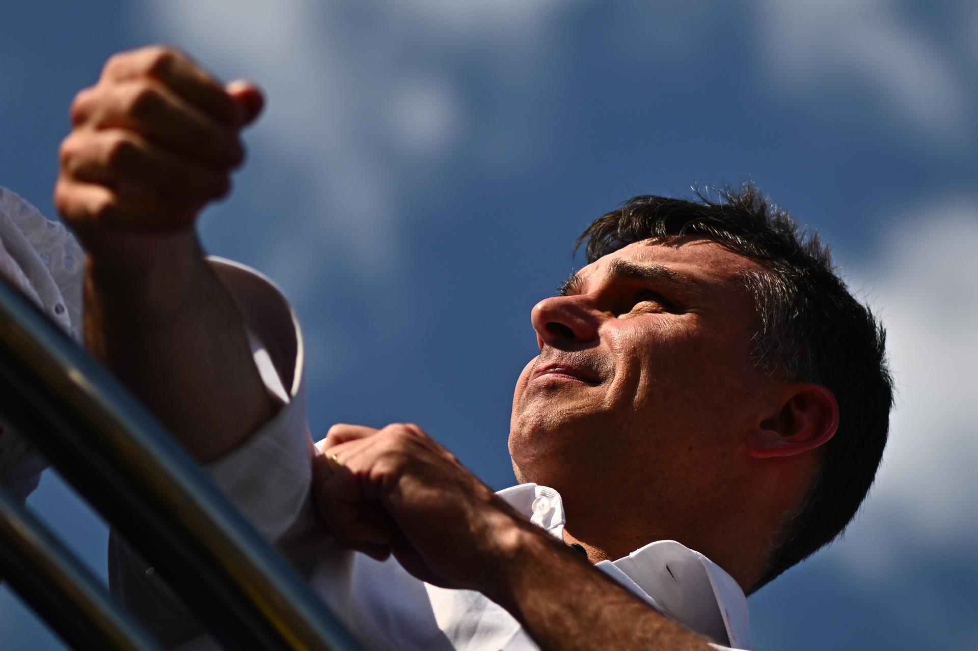 El hijo del expresidente de Brasil Jair Bolsonaro, Flávio Bolsonaro, participa en una manifestación para exigir una amnistía para el líder ultraderechista y el resto de los condenados por golpismo. EFE/ Andre Borges