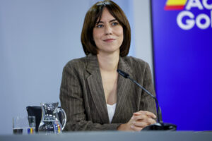 La ministra de Ciencia, Diana Morant durante la rueda de prensa posterior a la reunión del Consejo de Ministros, este martes en el Palacio de la Moncloa. EFE/ Zipi
