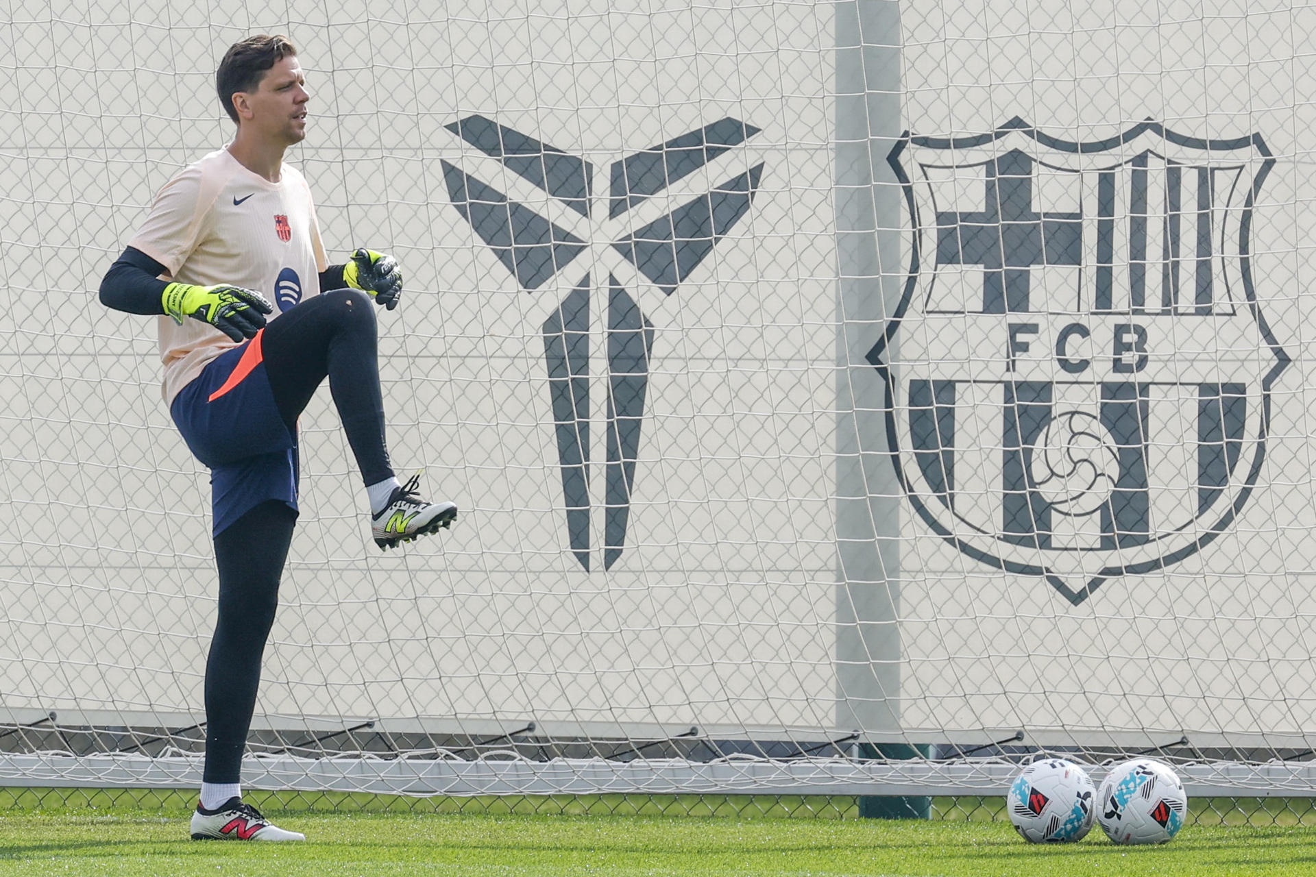 El portero polaco del FC Barcelona, Wojciech Szczesny durante el entrenamiento en la Ciutat Deportiva Joan Gamper del pasado sábado. EFE/Toni Albir