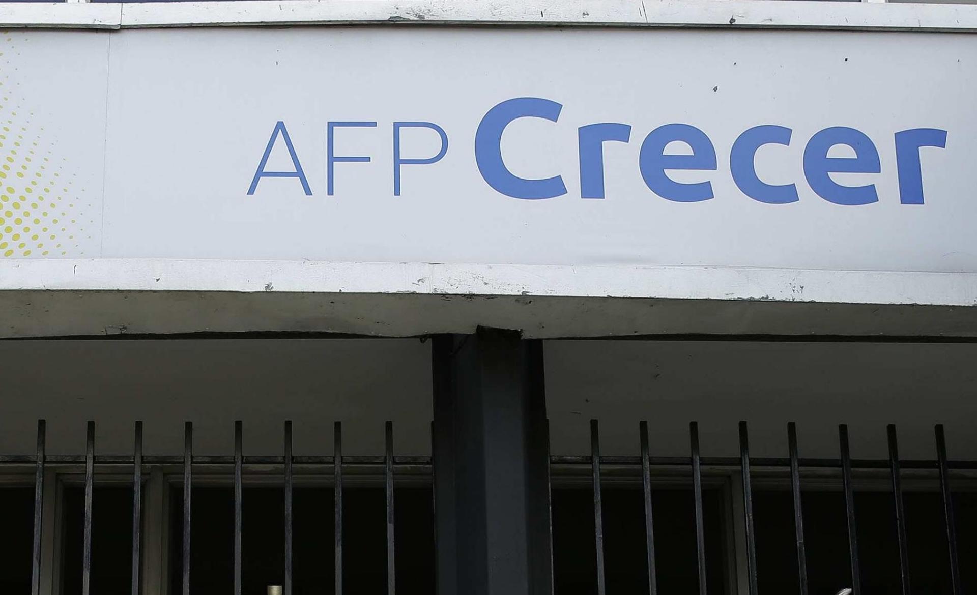 Fotografía de archivo de un logo de la administradora de fondos de pensiones AFP Crecer, en San Salvador (El Salvador). EFE/Rodrigo Sura