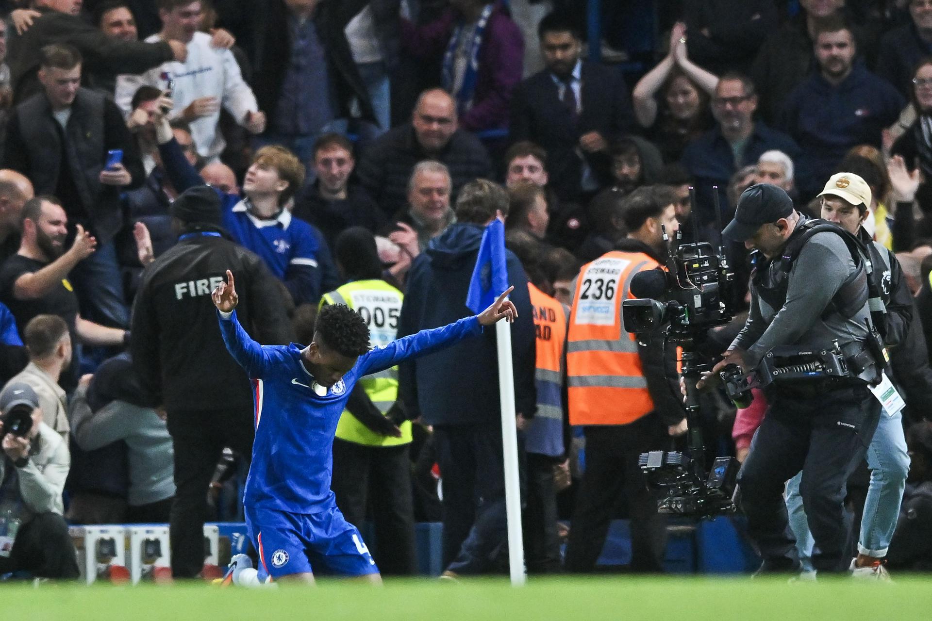 Estevao, del Chelsea, durante el partido de la Premier League que han jugado Chelsea FC y Liverpool FC, en Londres, Reino Unido. EFE/EPA/VINCE MIGNOTT