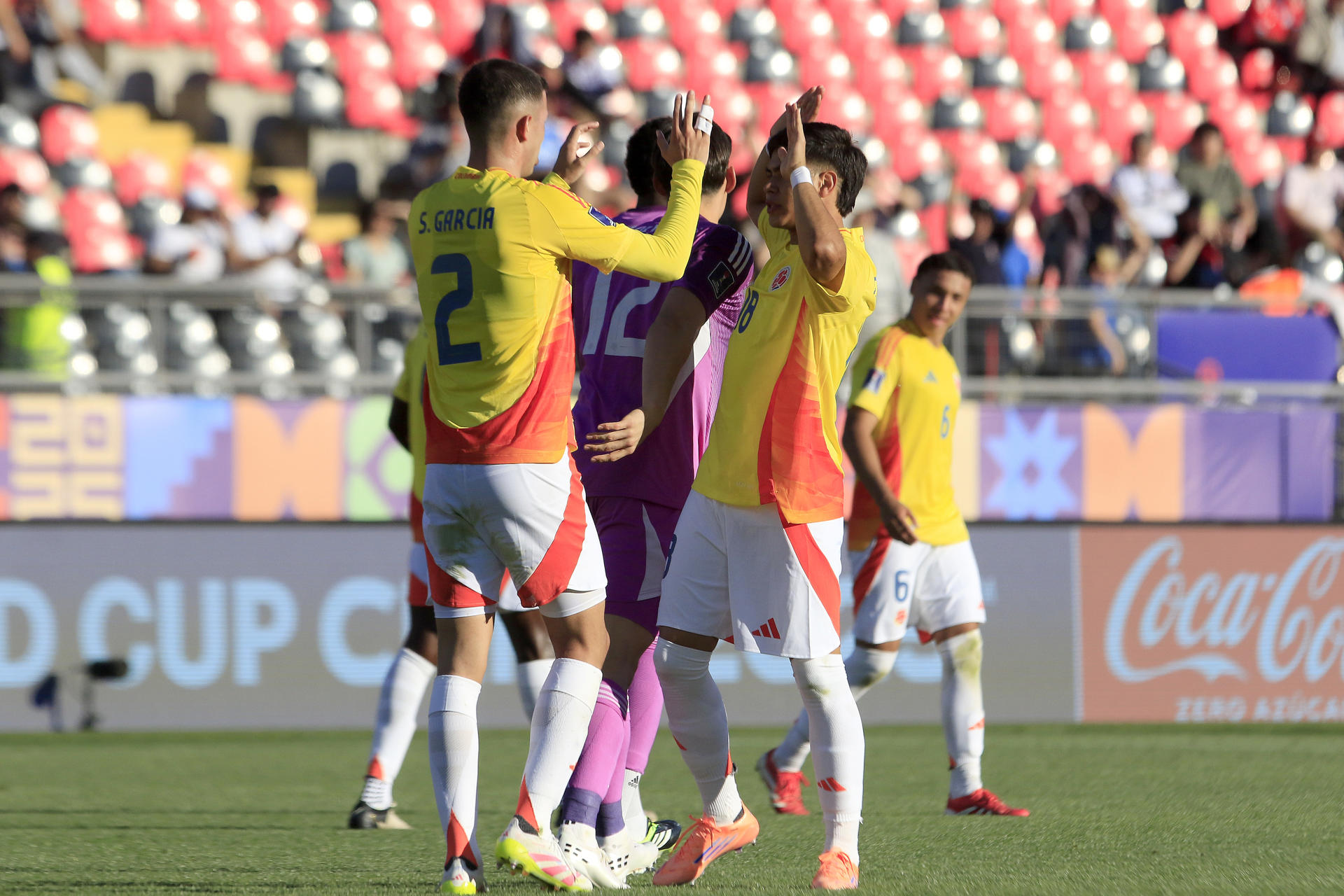 Jugadores de Colombia reaccionan al final de un partido de octavos de final de la Copa Mundial Sub-20. EFE/ Benjamín Hernández