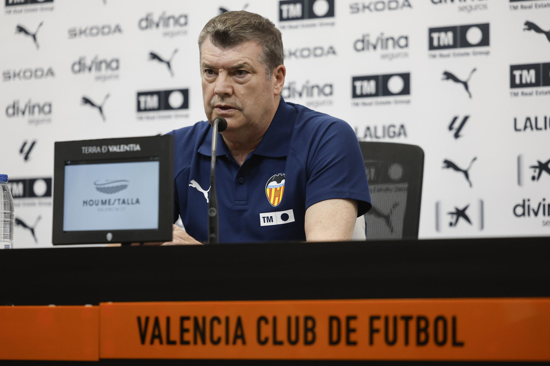 Ron Gourlay, CEO del Valencia CF, durante la rueda de prensa en el Media Center de la Ciutat Esportiva de Paterna.-EFE/ Kai Forsterling