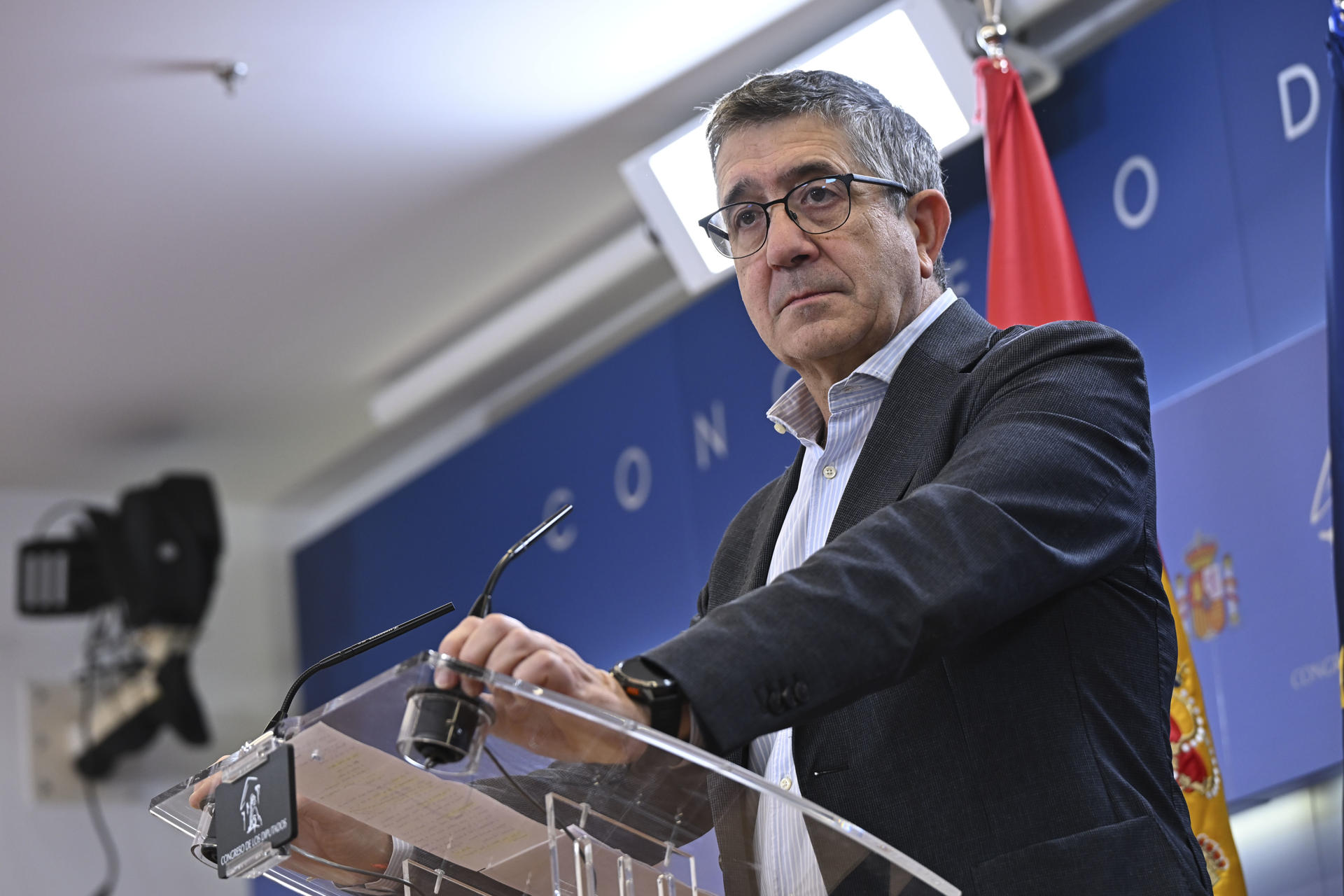 El portavoz del PSOE el Congreso, Patxi López da una rueda de prensa en el marco de la reunión de la Junta de Portavoces, este miércoles, en el Congreso de los Diputados. EFE/ Fernando Villar

