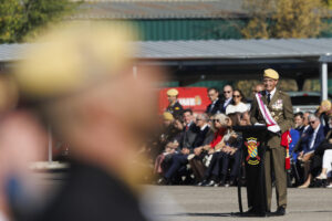 El teniente general jefe de la UME, Francisco Javier Marcos Izquierdo, durante su intervención en el acto de conmemoración del XX Aniversario de la Unidad Militar Emergencias (UME) en la Base Aérea de Torrejón (Madrid). EFE/Sergio Pérez