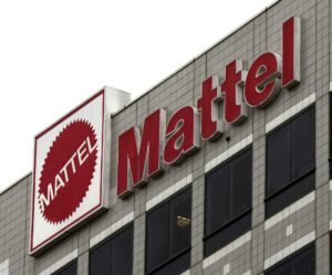 Fotografía de archivo que muestra el logotipo de Mattel en la sede de la compañía en El Segundo (EE.UU.). EFE/Michael Nelson