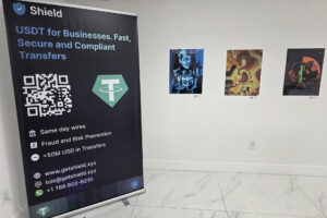 Fotografía de un cartel en el interior de la oficina Shield este lunes, en Miami (Estados Unidos). EFE/ Alberto Boal