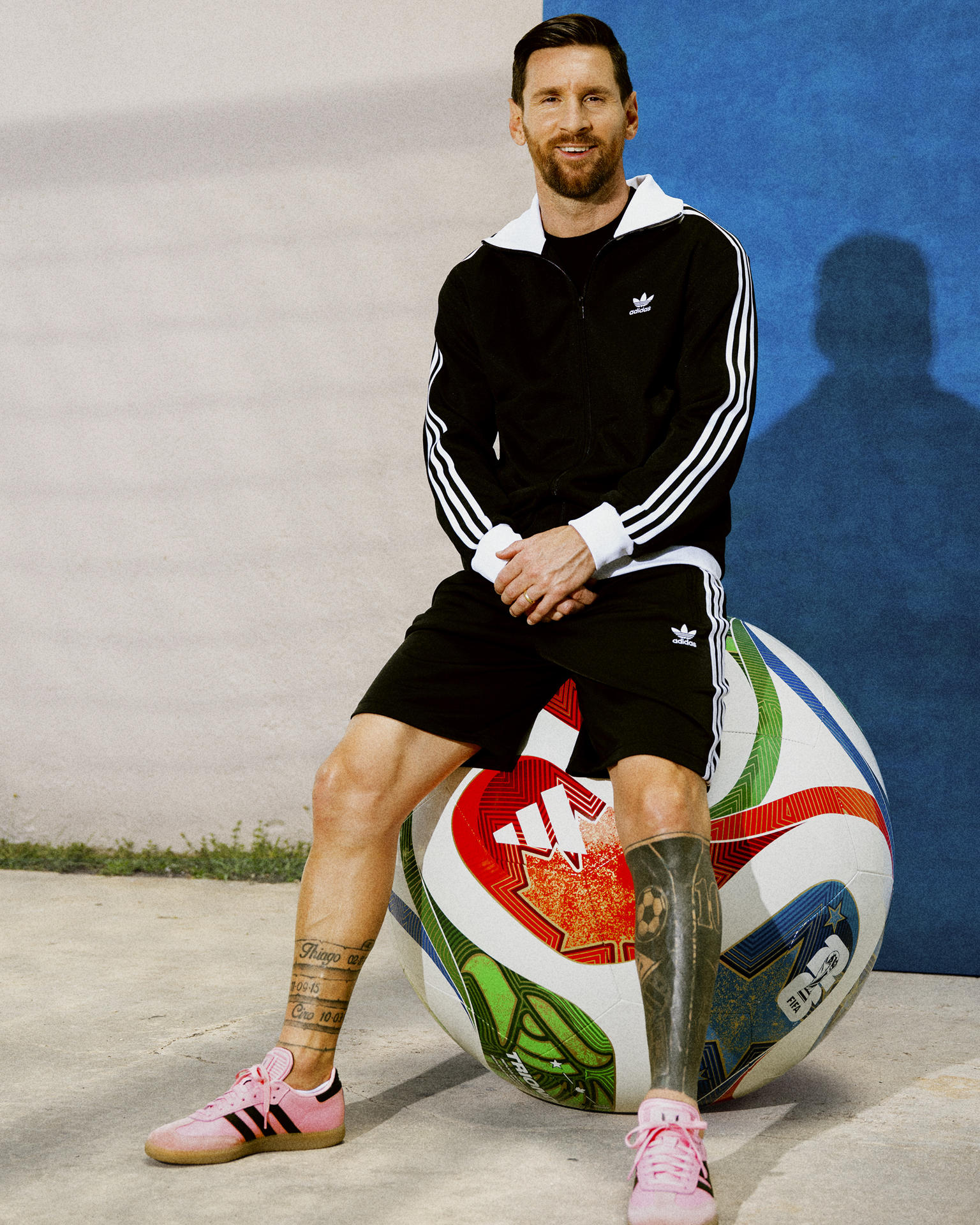Figuras emblemáticas de Estados Unidos, Canadá y México, como las estrellas, la hoja de arce y el águila, dan identidad a Trionda, el balón oficial del Mundial de 2026 que este jueves fue presentado en sociedad por la FIFA y Adidas, la compañía multinacional alemana de equipamiento deportivo. EFE/ ADIDAS // SOLO USO EDITORIAL/SOLO DISPONIBLE PARA ILUSTRAR LA NOTICIA QUE ACOMPAÑA (CRÉDITO OBLIGATORIO)
