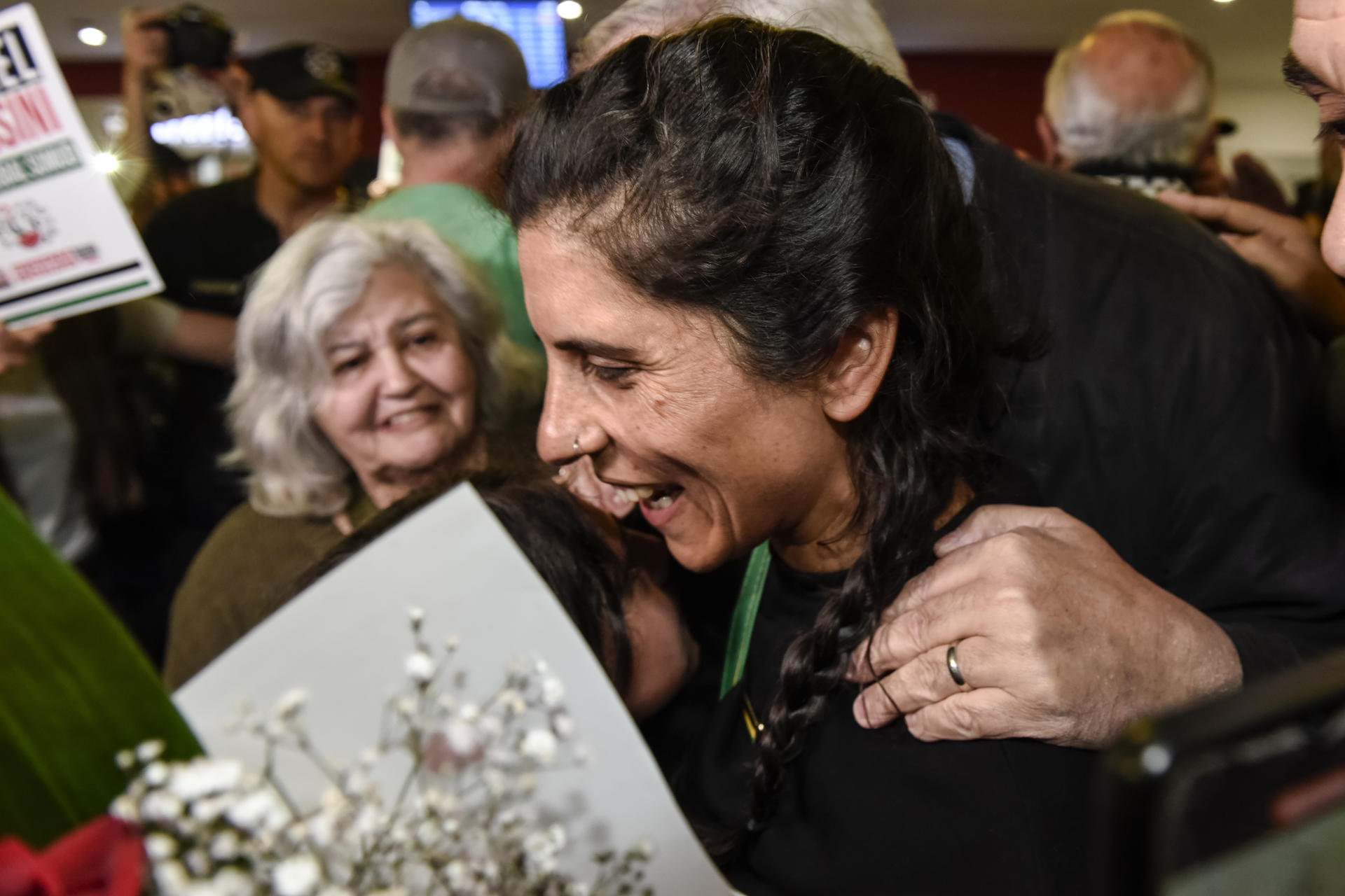 La legisladora de izquierda Celeste Fierro reacciona a su llegada al Aeropuerto de Ezeiza este miércoles, en Buenos Aires (Argentina). EFE/ Matías Martin Campaya
