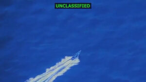 Captura de pantalla de la cuenta oficial de la red social X @SecWar del secretario de Guerra de Estados Unidos, Pete Hegseth, que muestra el momento previo al ataque a una lancha cerca de Venezuela. EFE/@secwar