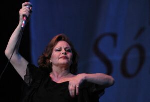 Fotografía de archivo de la cantante Rocío Dúrcal durante un concierto en Ciudad de México (México). EFE/ Mario Guzmán
