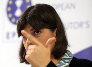 La Fiscal General Europea Laura Codruta Kovesi habla durante una conferencia de prensa en el puerto de Piraeus, Grecia, 02 de octubre de 2025. Kovesi está en Grecia para mantener conversaciones de alto nivel con líderes del gobierno y del poder judicial para fortalecer la cooperación entre Grecia y la Fiscalía Europea (EPPO). (Grecia, Pireo) EFE/EPA/ORESTIS PANAGIOTOU