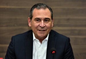 Fotografía de archivo del saliente embajador de Colombia en Paraguay, Juan Manuel Corzo, durante una rueda de prensa, en Asunción (Paraguay). EFE/Daniel Piris