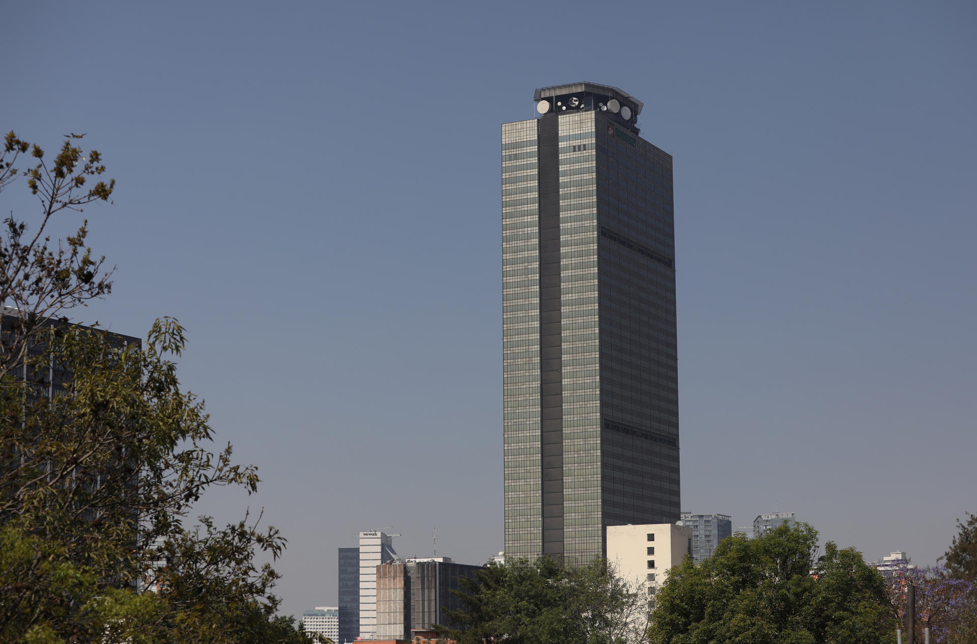 Vista de la Torre de Pemex en la Ciudad de México (México). Imagen de archivo. EFE/ Sáshenka Gutiérrez