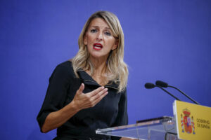 La vicepresidenta segunda y Ministra de Trabajo y Economía Social, Yolanda Díaz, comparece ante la prensa este miércoles en Madrid. EFE/ Daniel Gonzalez