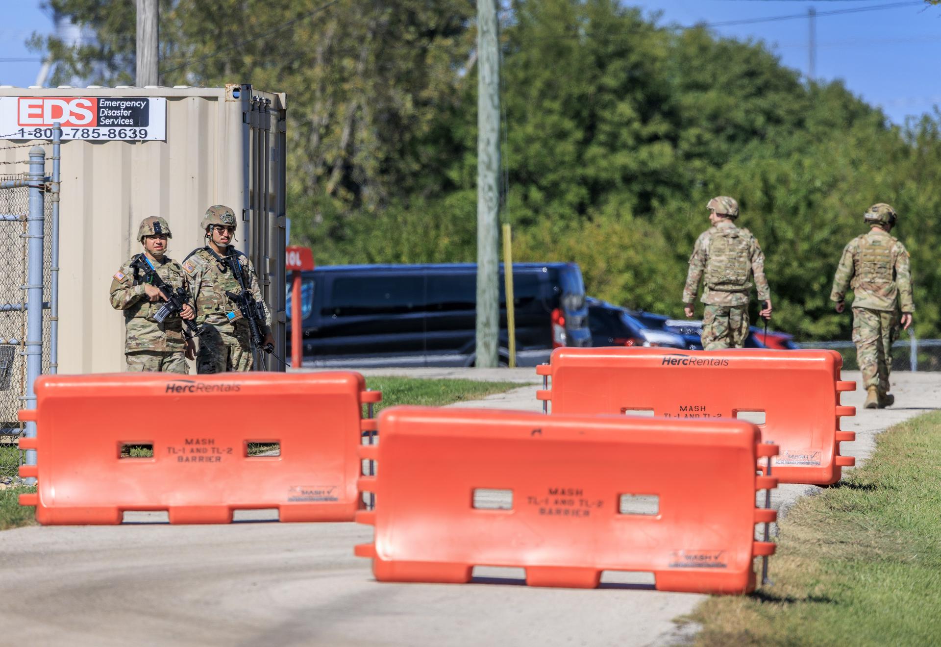 Personal militar de la Guardia Nacional patrulla en el Centro de la Reserva del Ejército de EE.UU. en Elwood, Illinois, el 9 de octubre de 2025. EFE/CRISTOBAL HERRERA-ULASHKEVICH