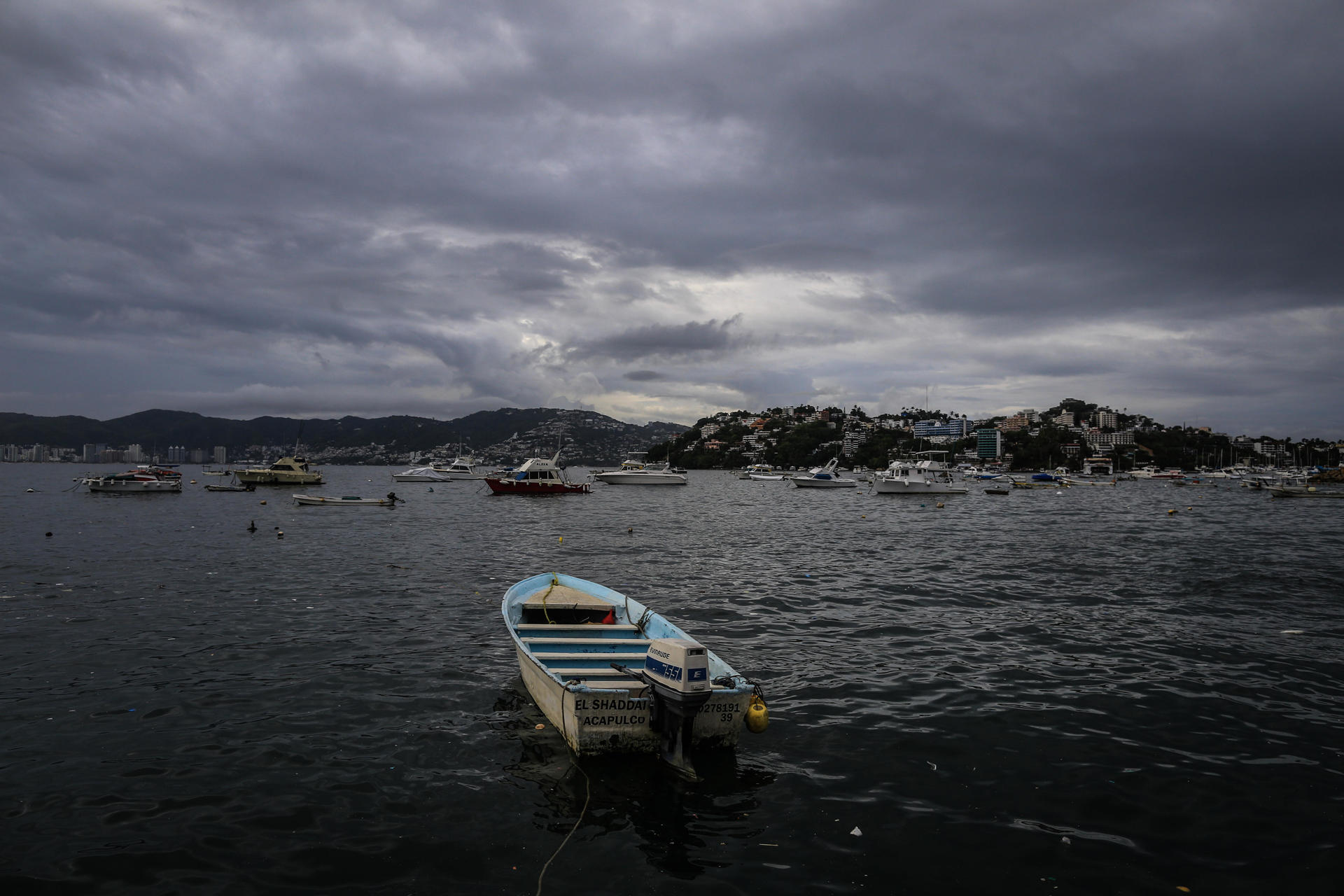 La tormenta tropical Priscilla, el decimosexto ciclón de la temporada en el Pacífico, se formó en las últimas horas frente a las costas de los estados mexicanos de Jalisco, Colima y Michoacán y podría convertirse en huracán de categoría 1 en los próximo días, informó este sábado el Servicio Meteorológico Nacional (SMN). Imagen de archivo. EFE/David Guzmán