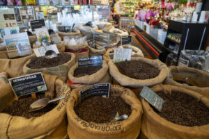 Fotografía de sacos de café, cuyo precio se ha disparado en los últimos meses. EFE/ Angel Colmenares