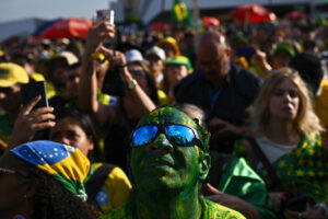 Simpatizantes del expresidente de Brasil Jair Bolsonaro participan en una manifestación para exigir una amnistía para el líder ultraderechista y el resto de los condenados por golpismo. EFE/ Andre Borges